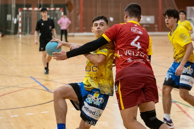 🟡🔵El día que jugamos en Boecillo🔵🟡

Este pasado sábado tanto el @ouc_construcciones CBM Tudela como el Simasec CBM Tudela jugaron sus respectivos partidos ligueros en Boecillo.

Os dejamos algunas fotos de la actuación de los juveniles. Del partido de Segunda B no hay imágenes por falta de personal en el área de comunicación del club.

1...2...3...¡TUDELA!💛💙💪🤾‍♂️
