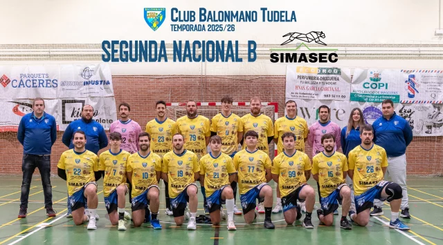 🟡🔵Segunda Nacional B🔵🟡

Durante los últimos meses hemos estado presentando a los equipos de nuestra base y escuela deportiva. Hoy queremos cerrar la temporada con nuestro primer equipo, el segunda nacional B Simasec CBM Tudela.

A principios de temporada este grupo se marcó dos objetivos: competir y volver a disfrutar de este deporte, algo que faltó en algunos momentos de la campaña anterior.

A día de hoy podemos decir orgullosos que ambos objetivos se han cumplido y que ya tenemos la cabeza puesta en el proyecto de la próxima temporada.

A las ordenes de Eugenio y Alfredo, y bajo la vigilancia de David y Desi han estado Álvaro López, Álvaro Martín, Guille Arriba, Fer, Pélix, Alfonso, Jesse, Gorgojo, Mario, Marco, Guille Samaniego, Gonzalo, Santi, Jesús, Fede y Rafa.

1...2...3...¡TUDELA!💛💙🤾‍♂️💪